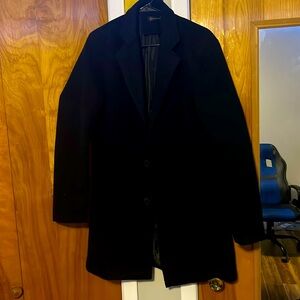 Trench coat. Black. Medium.